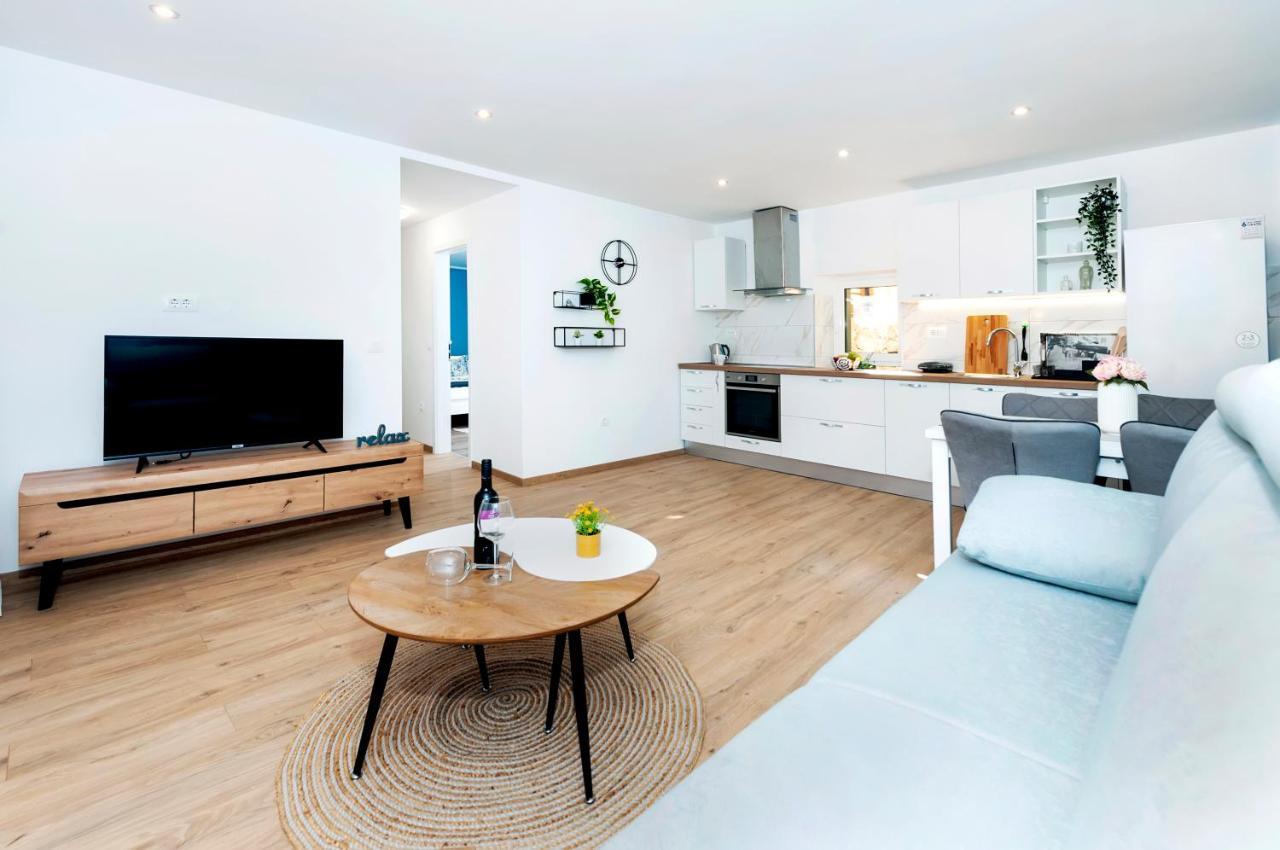 Otto Apartment With Sea View And Parking Rovinj Exterior foto