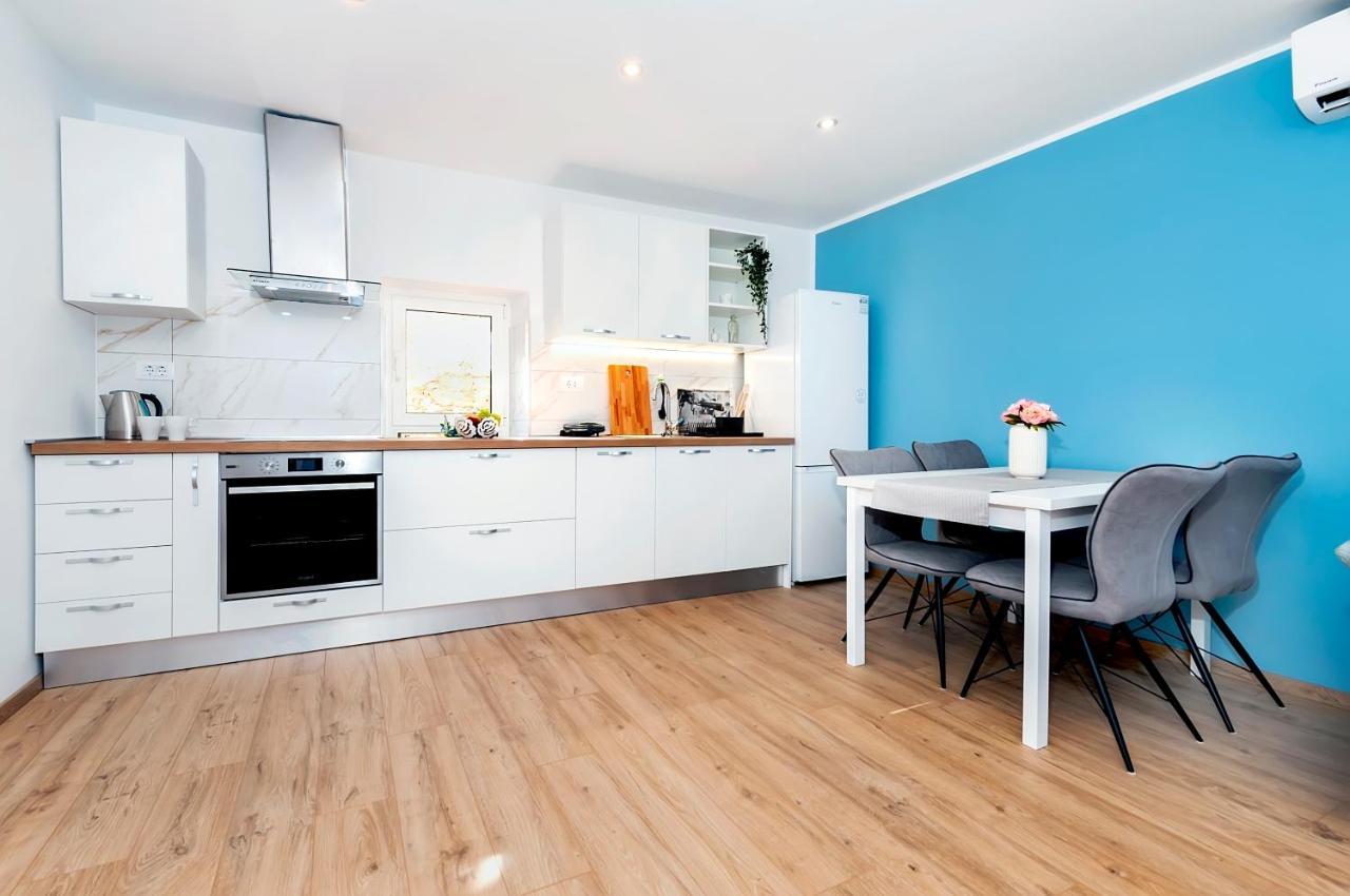 Otto Apartment With Sea View And Parking Rovinj Exterior foto