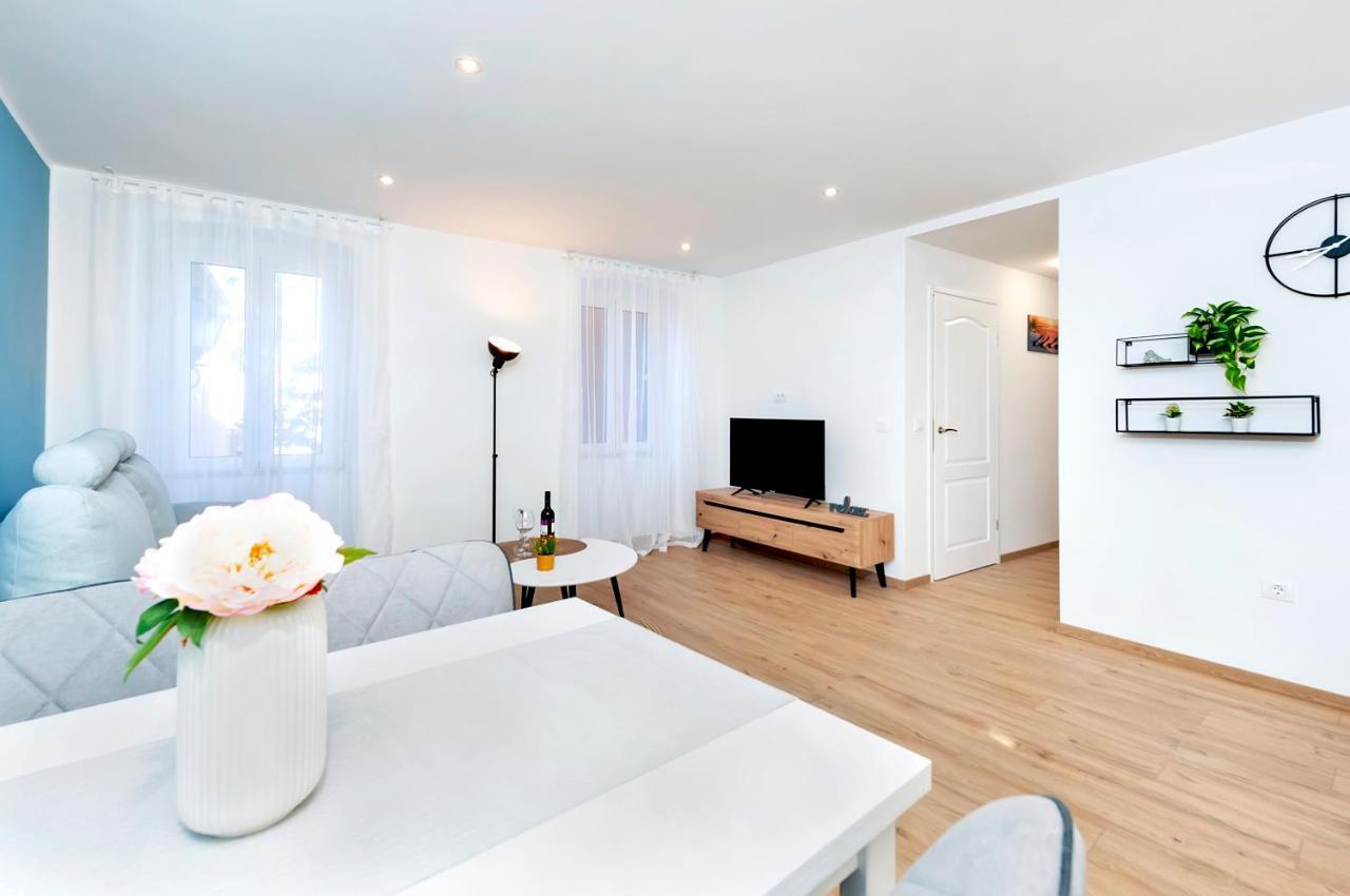 Otto Apartment With Sea View And Parking Rovinj Exterior foto